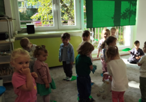 Zabawy na dywanie z okazji dnia kropki