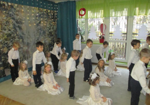 Wspólny występ dziewczynek z chłopcami