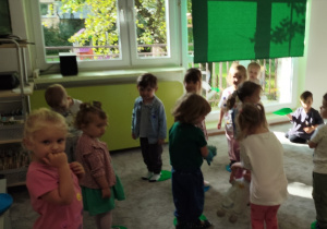 Zabawy na dywanie z okazji dnia kropki