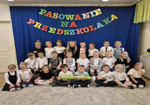 Wspólne zdjęcie pasowania na starszaka