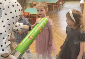 Uroczyste pasowanie na przedszkolaka przez Panią