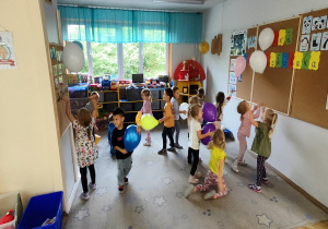 Zabawy ruchowe z balonami