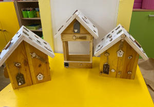 Karmniki wykonane przez dzieci