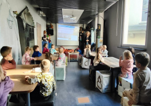 Część teoretyczna podczas warsztatów w muzeum