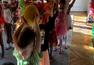 Zabawy ruchowe podczas balu