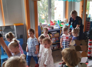 Bezpieczny przedszkolak spotkanie ze Strażą Miejską w grupie 1