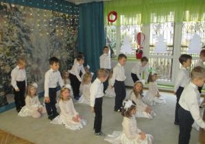 Wspólny występ dziewczynek z chłopcami