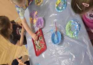 Dekoracja pączków na wystawę