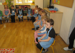 Dzieci oglądają pokaz