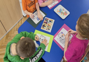 Tworzenie pracy plastycznej przez dzieci